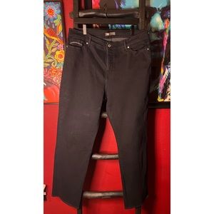 Levi’s perfectly slimming 512 bootcut 18